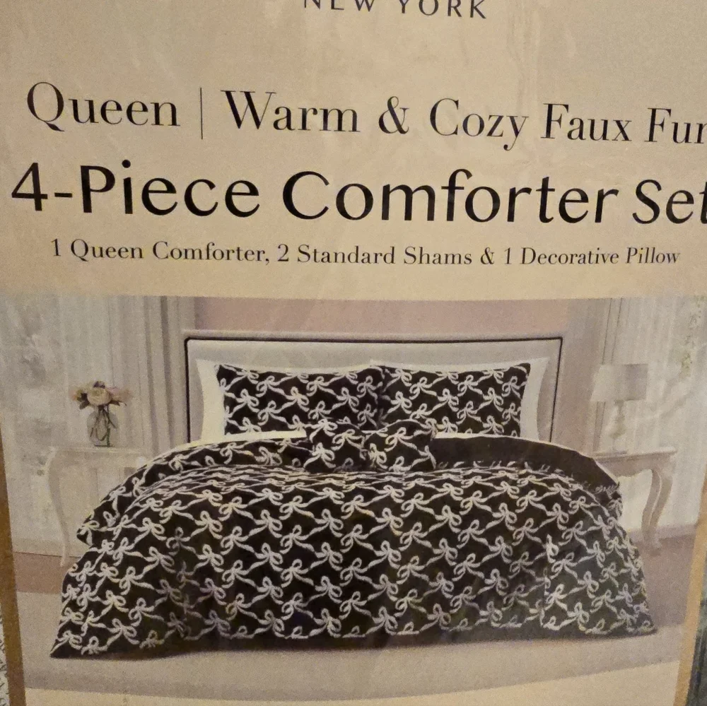 Olivia&Kate New York 4Piece Queen Warm& Cozy Comforter set new
